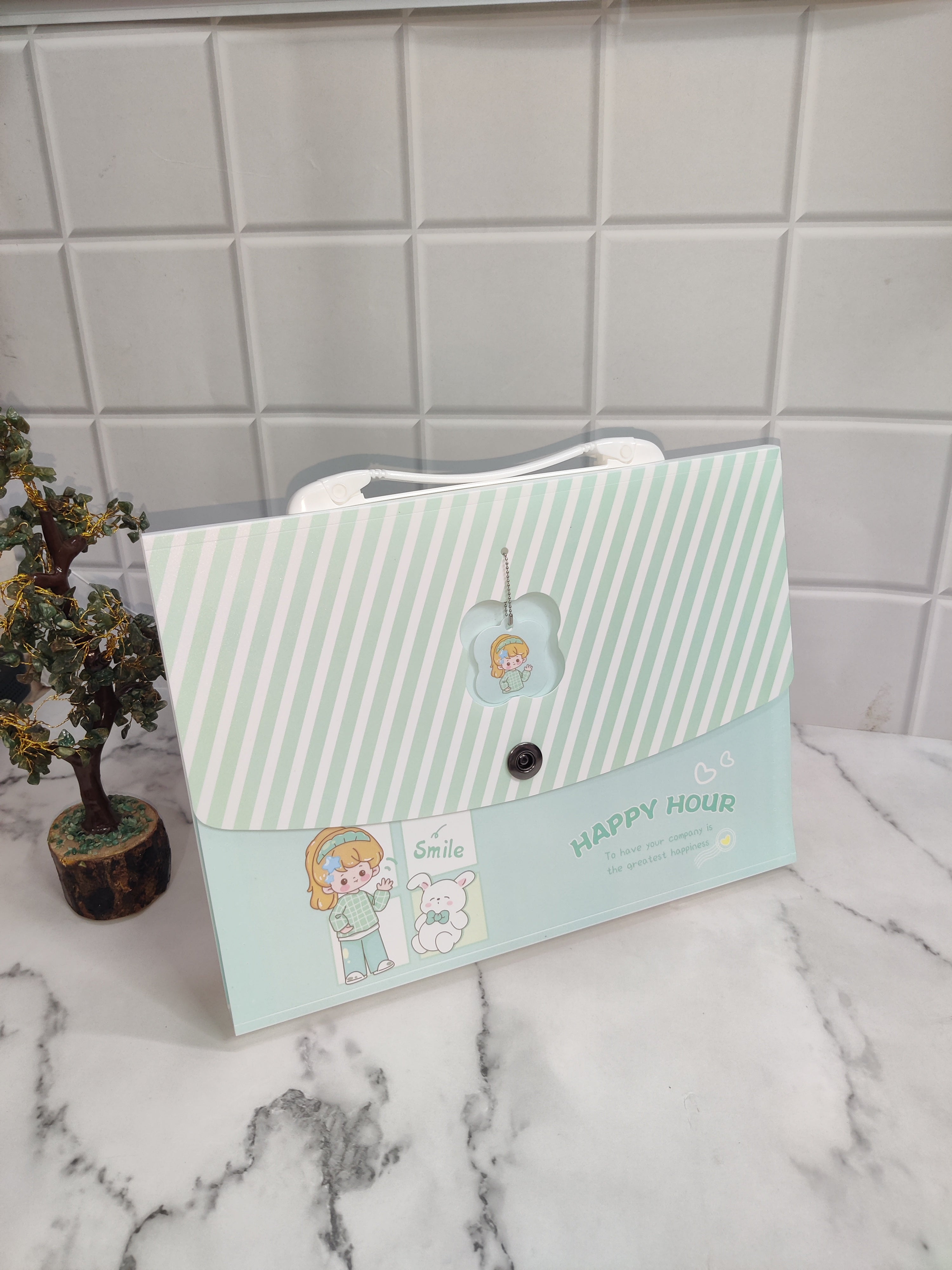 STRIPES WITH BABY DOLL PRINT FOLDER - GREEN