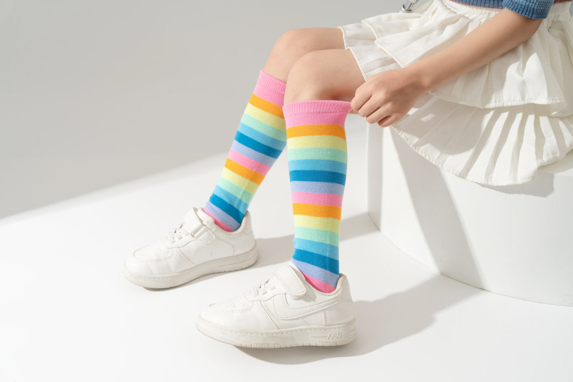 STRIPES DETAILED KNEE LENGTH SOCKS