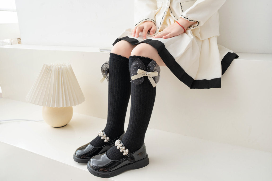 POLKA DOTTED BOW APPLIQUE KNEE LENGTH SOCKS