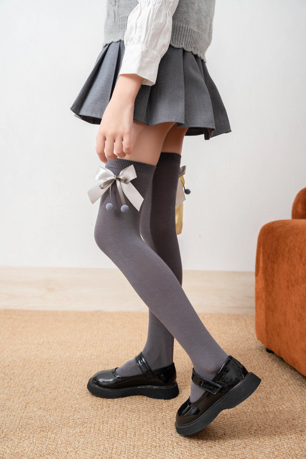 BOW & POM POM APPLIQUE KNEE LENGTH SOCKS