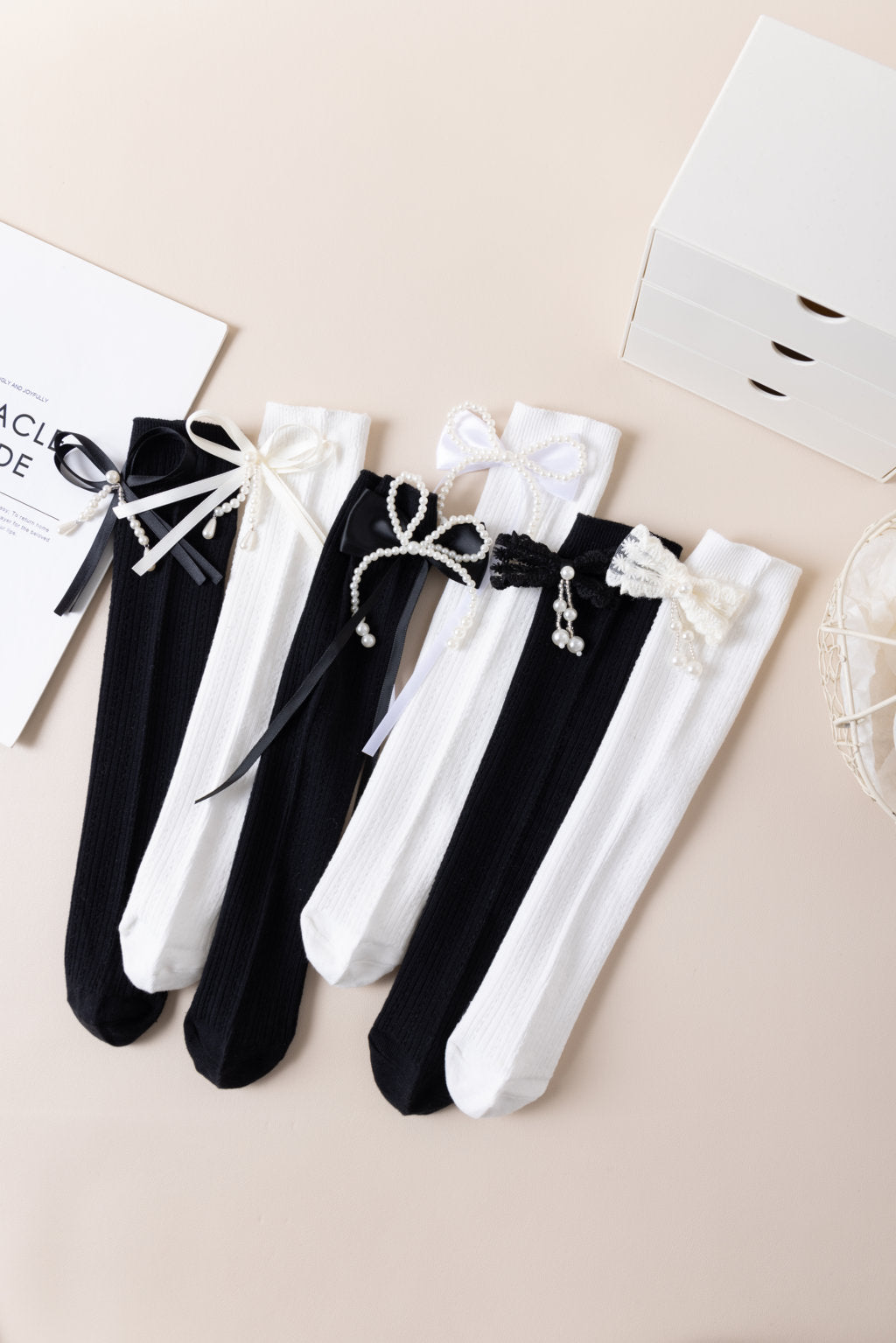 KNOT & PEARL APPLIQUE KNEE LENGTH SOCKS