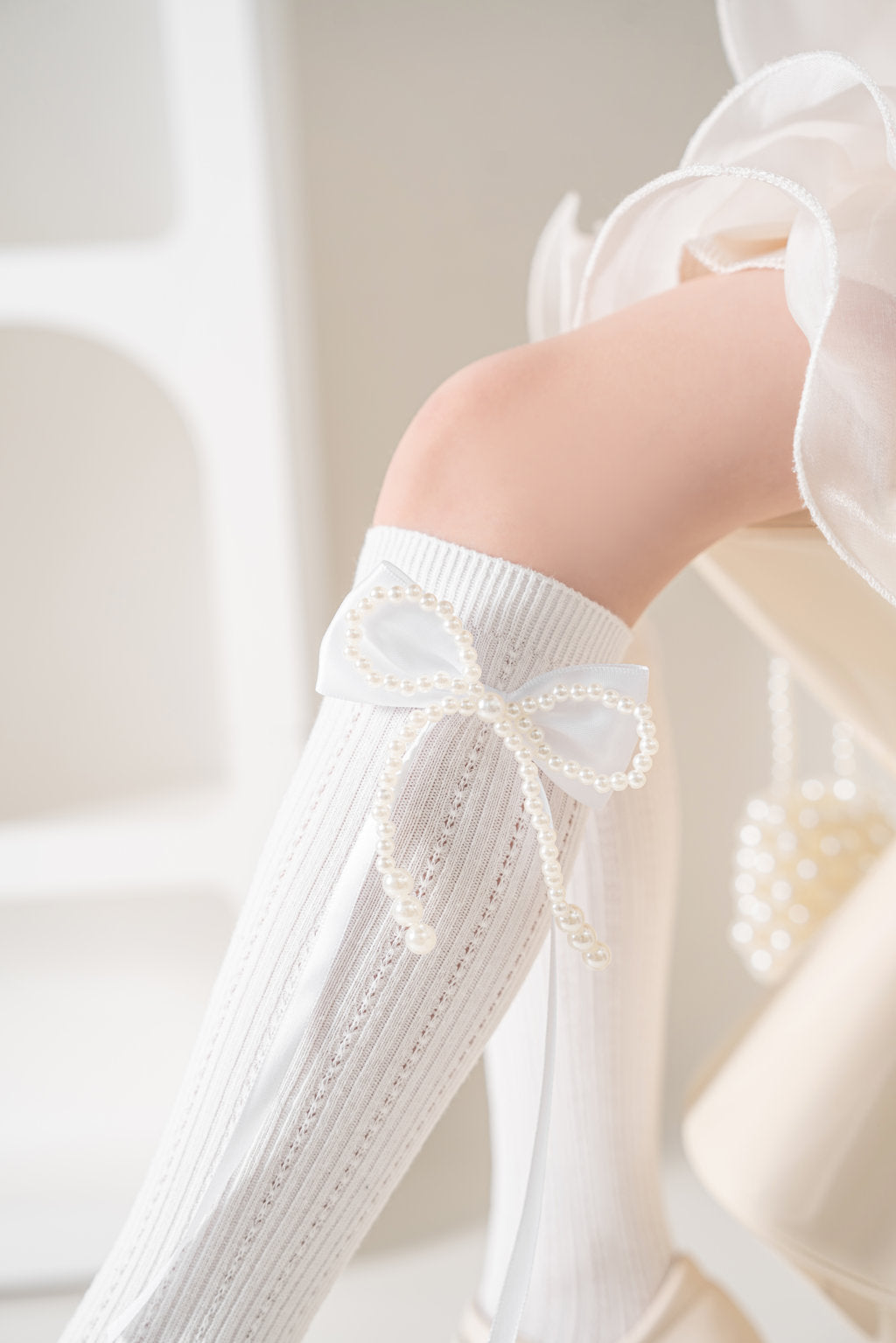 PEARL & KNOT DETAILED KNEE LENGTH SOCKS