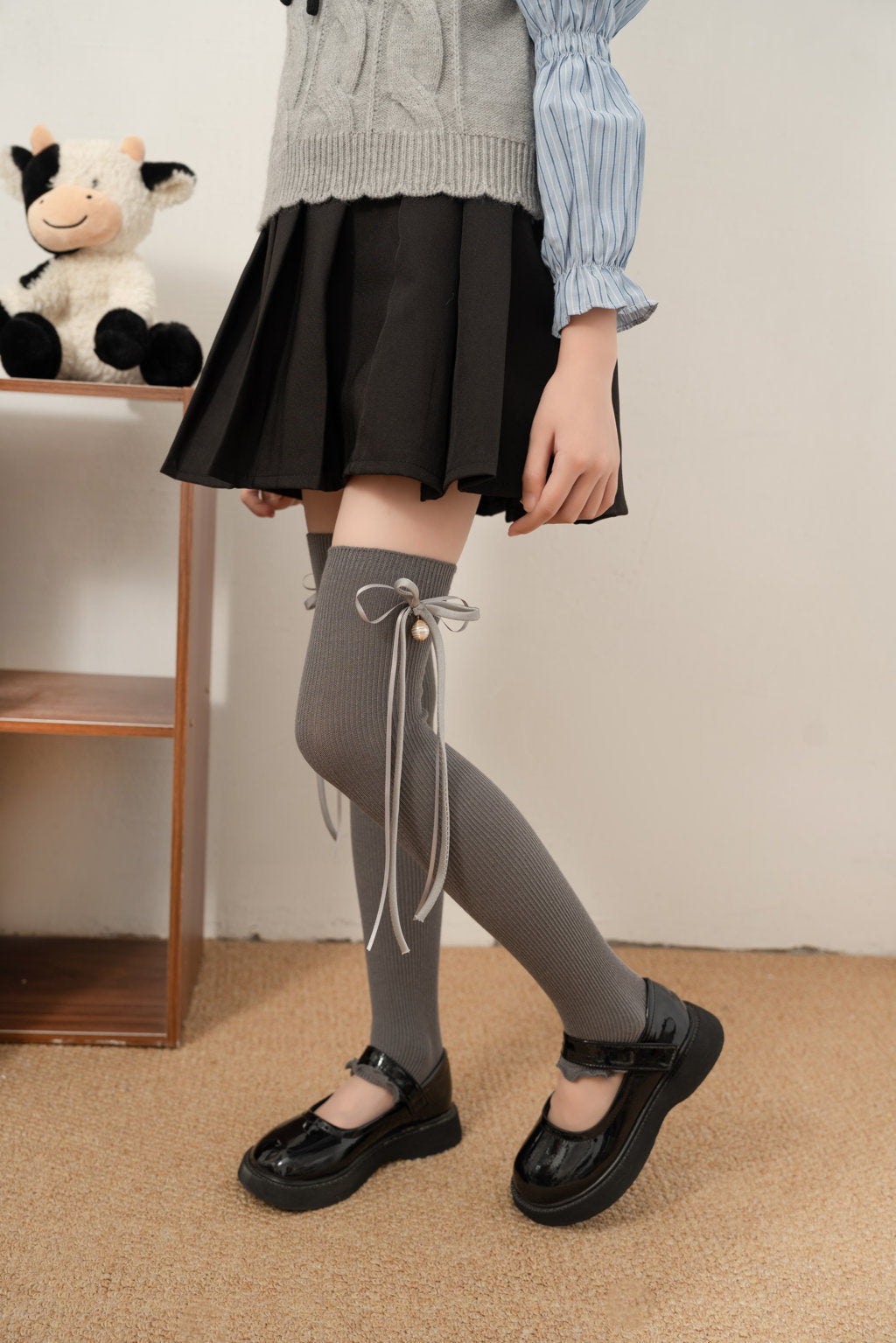 KNOT & PEARL APPLIQUE KNEE LENGTH OPEN TOE SOCKS