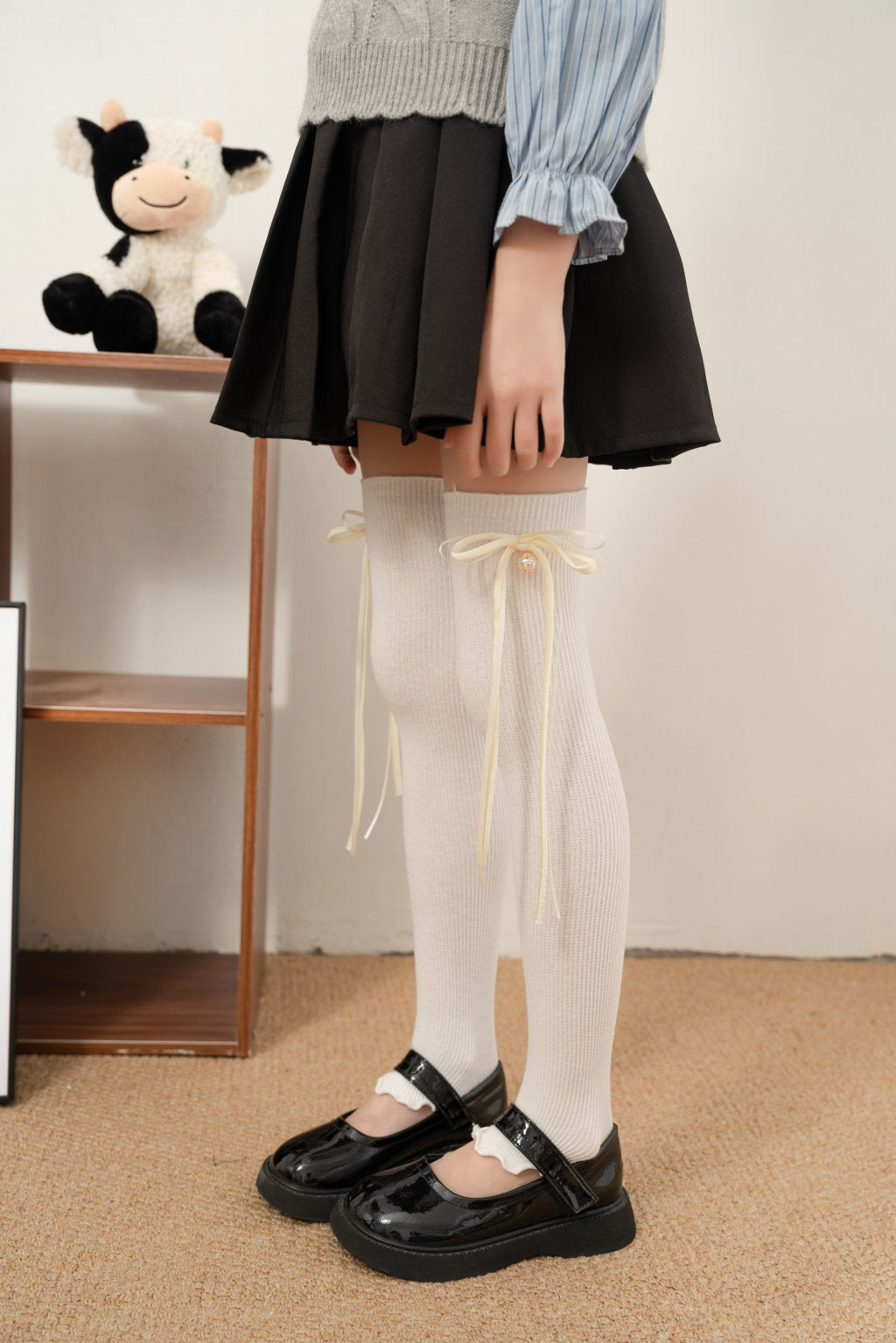 KNOT & PEARL APPLIQUE KNEE LENGTH OPEN TOE SOCKS