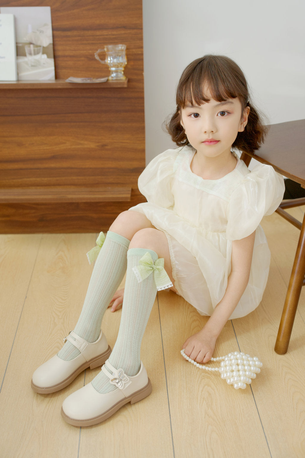 FRILL DETAILED BOW APPLIQUE KNEE LENGTH SOCKS