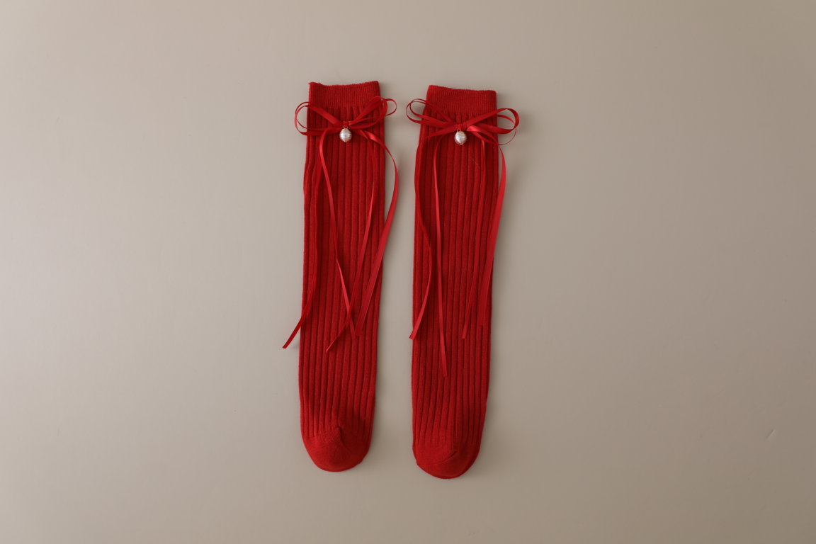 RIBBONED KNOT DETAILED PEARL APPLIQUE KNEE LENGTH SOCKS