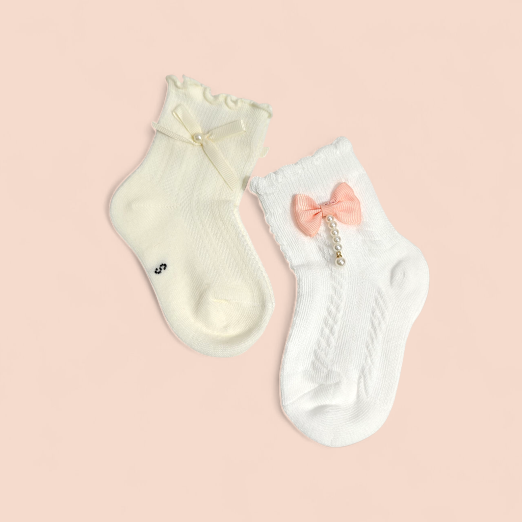PACK OF 2 BOW & KNOT APPLIQUE ANKLE LENGTH SOCKS - CREAM & WHITE