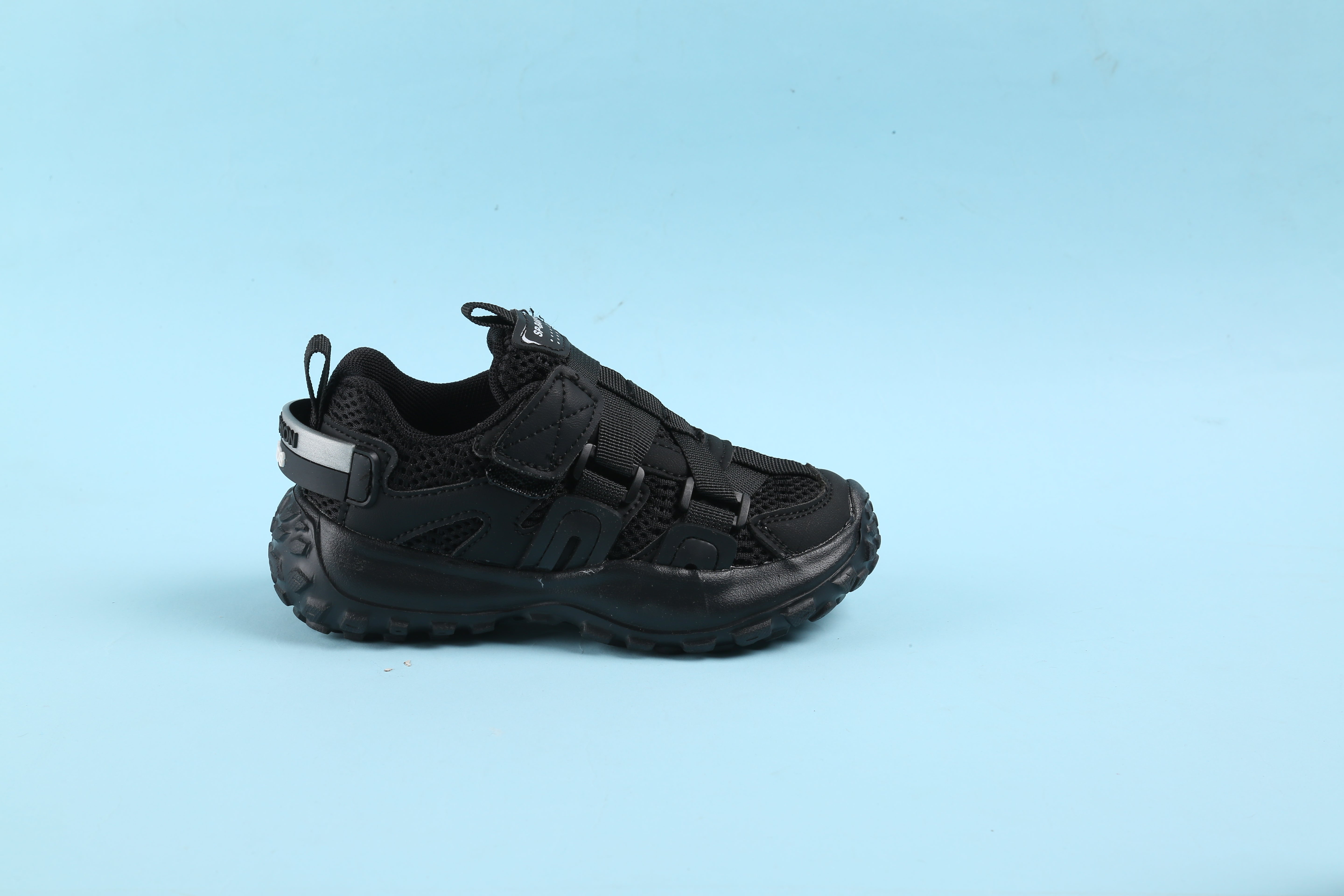 Light Weight Low Top Sneakers - Black