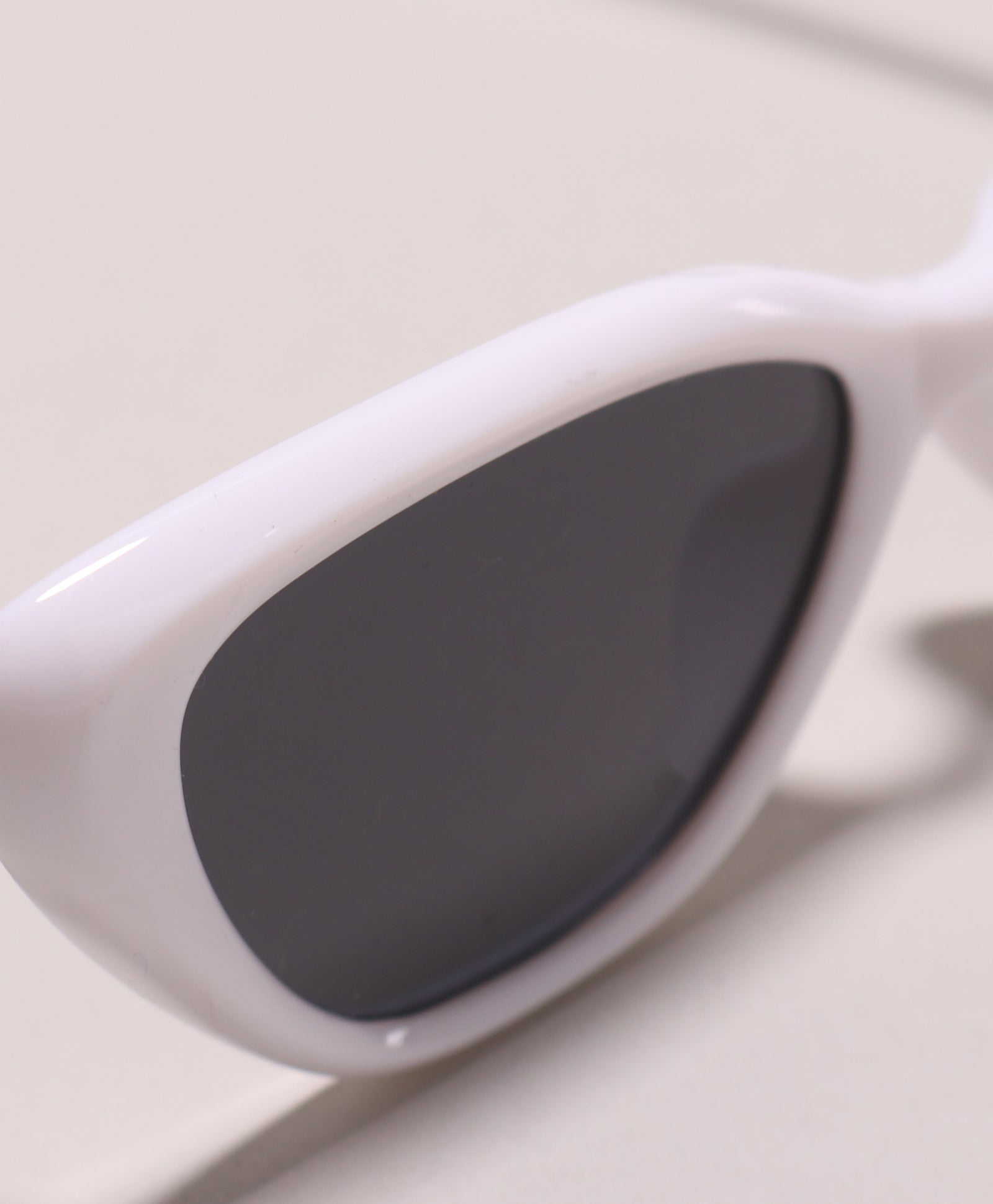 RETRO SUNGLASESS - WHITE