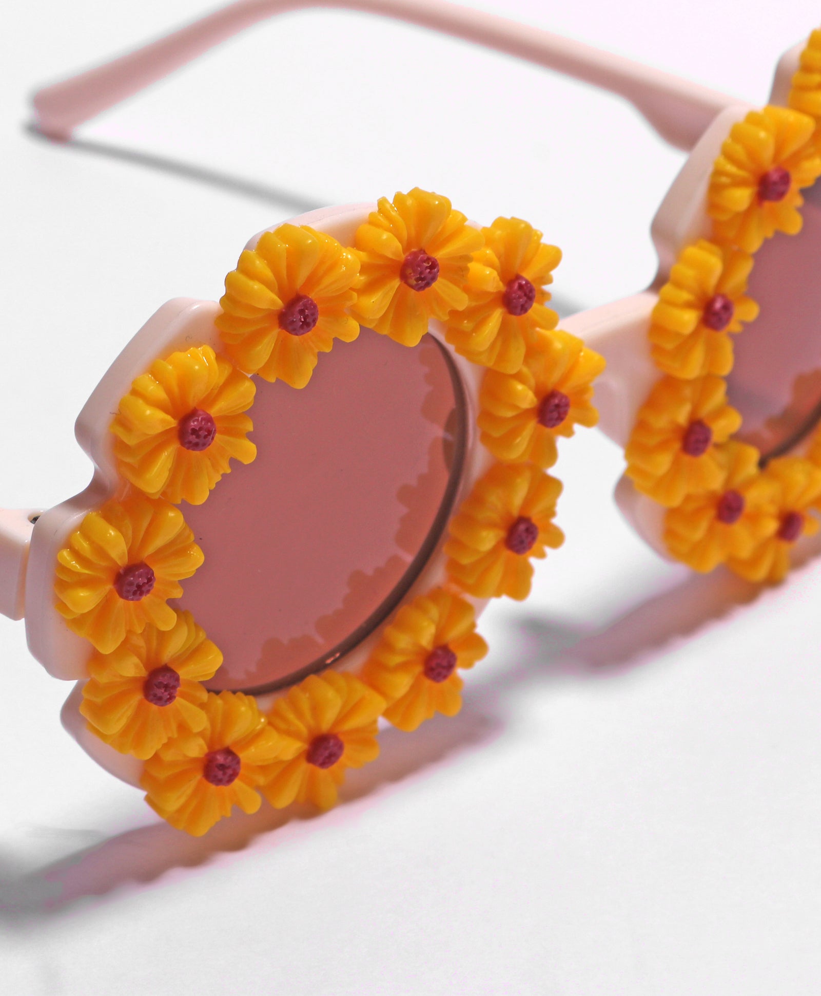 SUNFLOWER APPLIQUE SUNGLASSES - YELLOW