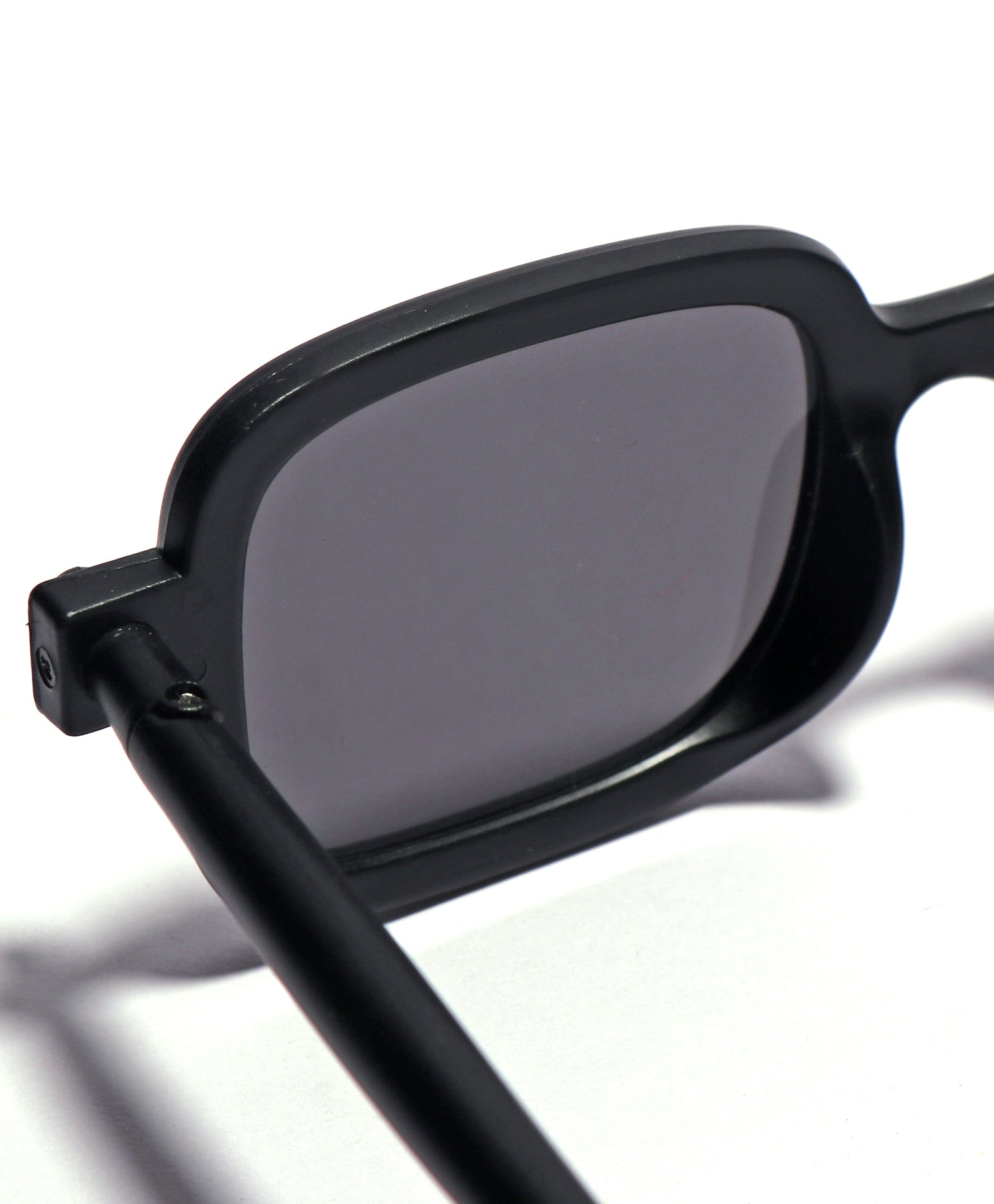 SOLID SUQARE SHAPE SUNGLASSES - BLACK