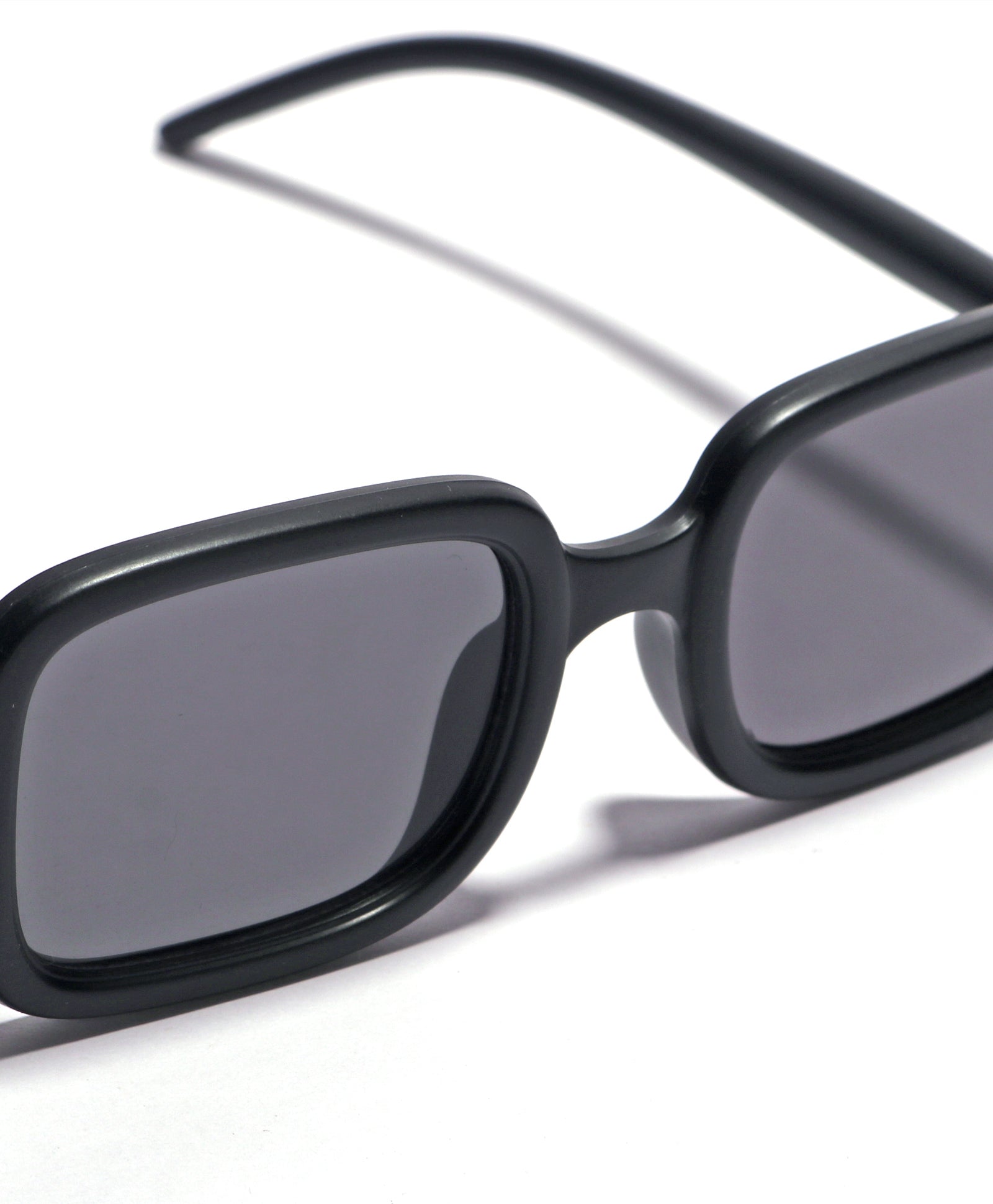 SOLID SUQARE SHAPE SUNGLASSES - BLACK