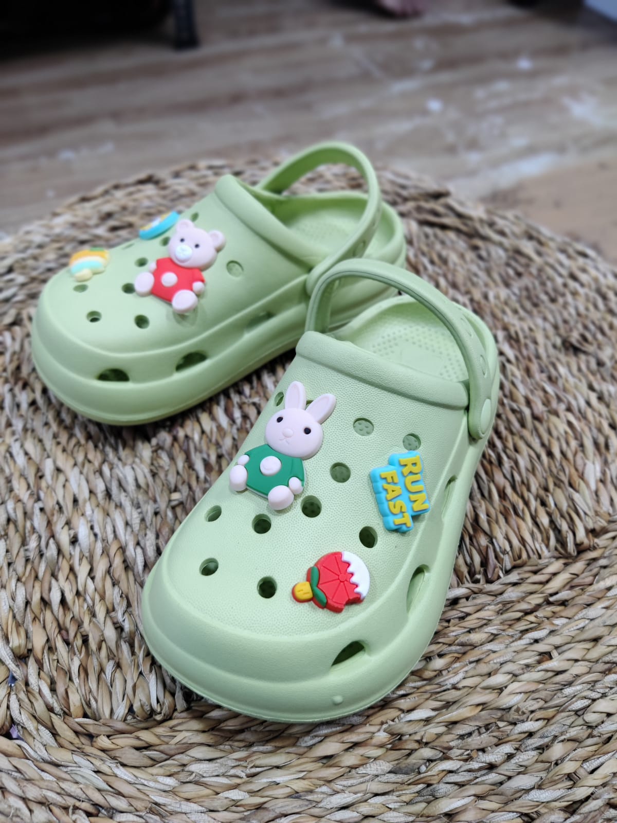 RUN FAST TEDDY CROCS - GREEN