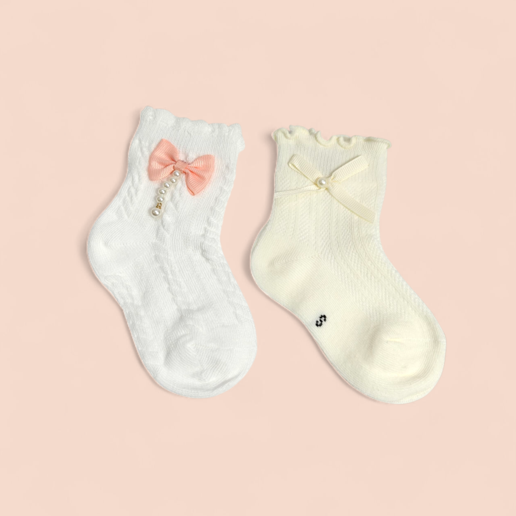 PACK OF 2 BOW & KNOT APPLIQUE ANKLE LENGTH SOCKS - CREAM & WHITE