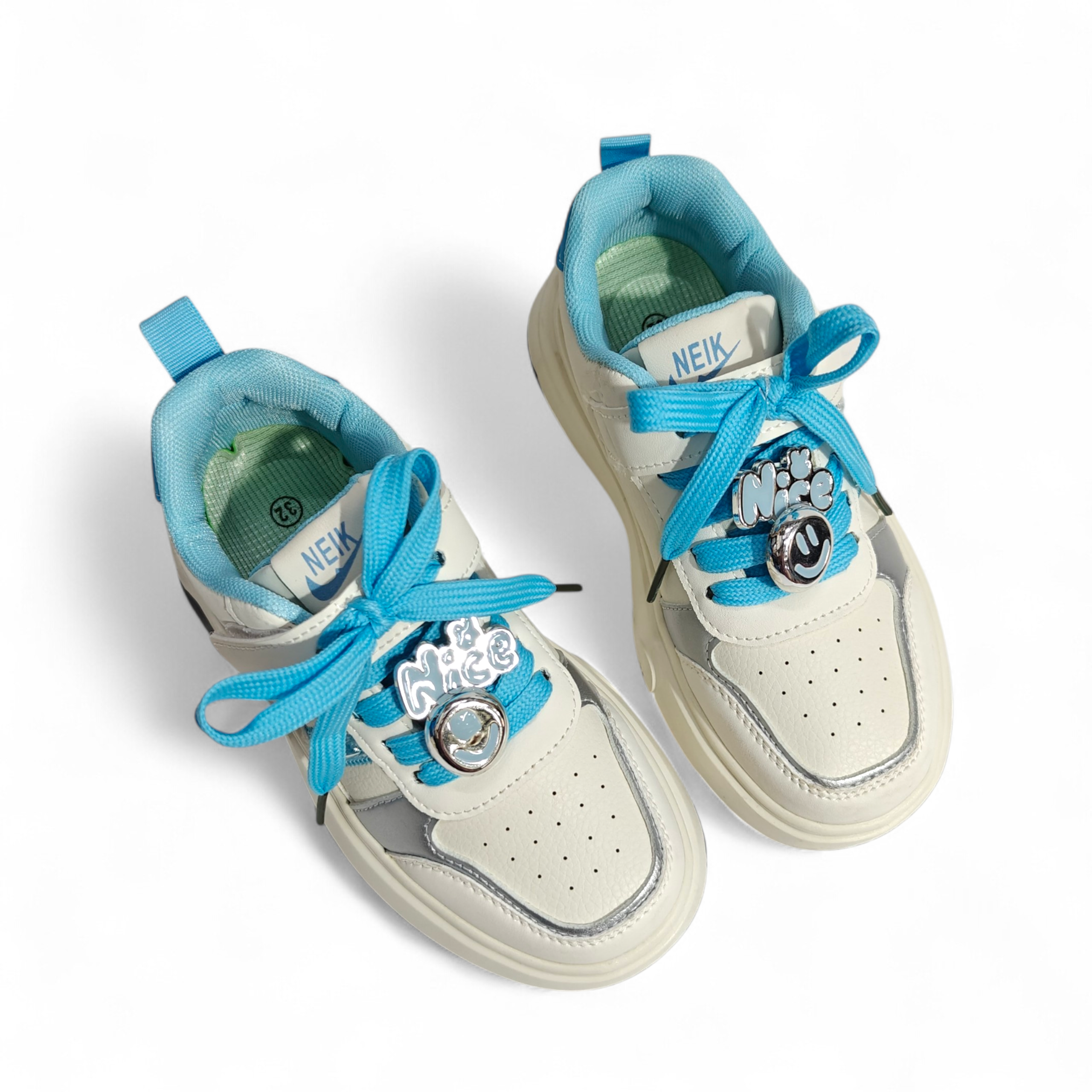 SMILE CHARM APPLIQUE SNEAKERS - WHITE & BLUE