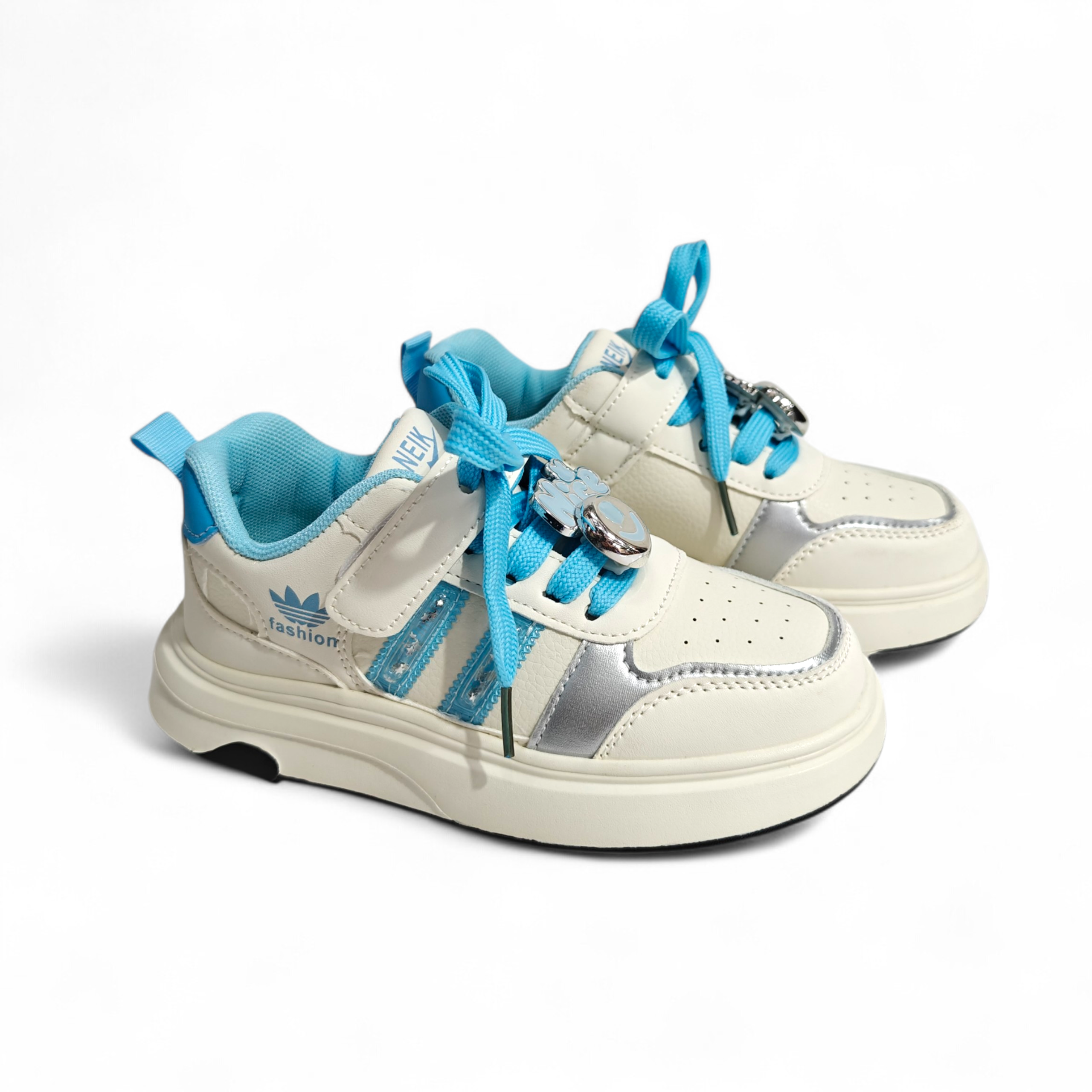 SMILE CHARM APPLIQUE SNEAKERS - WHITE & BLUE