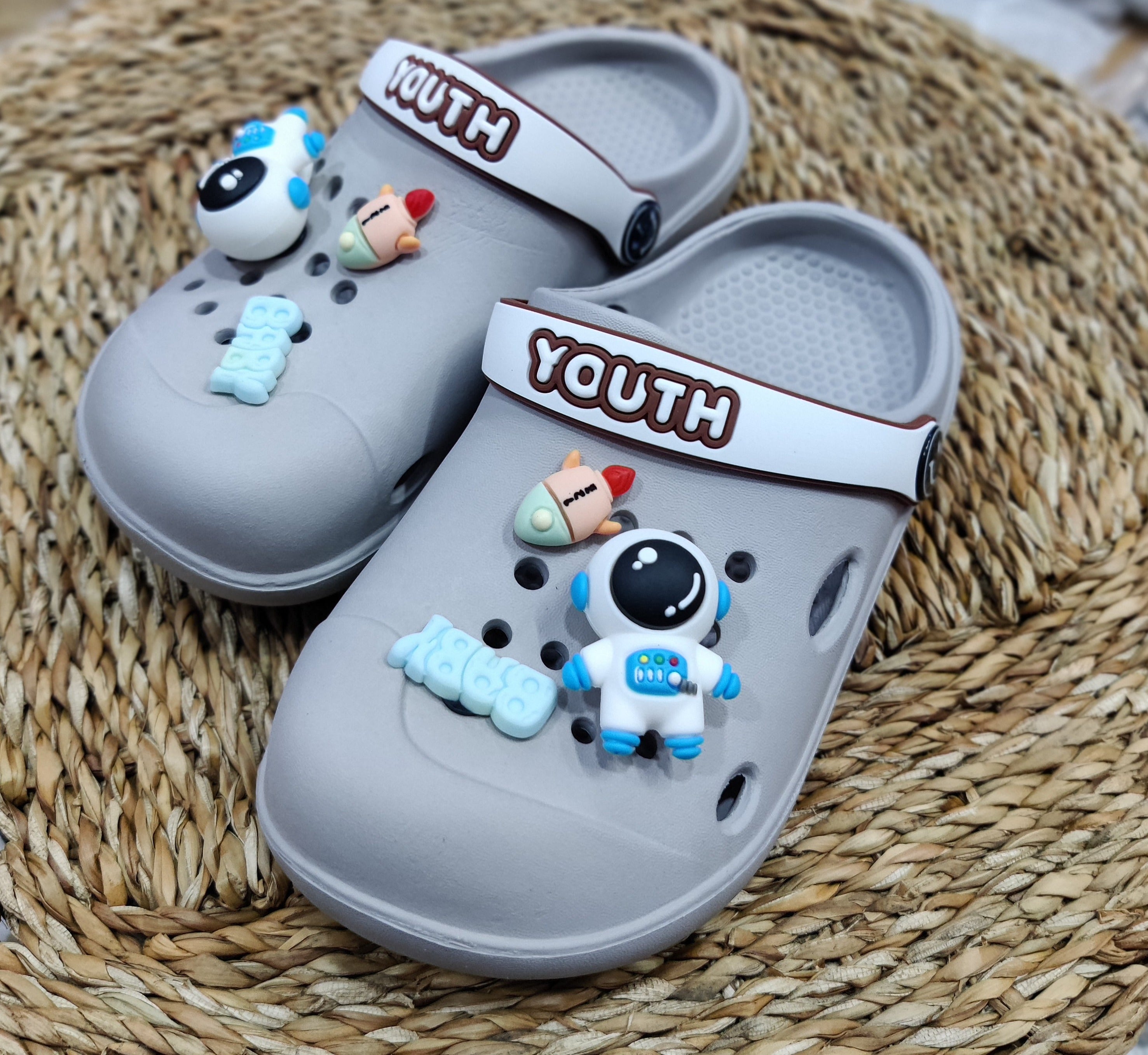 ASTRO CROCS - GREY