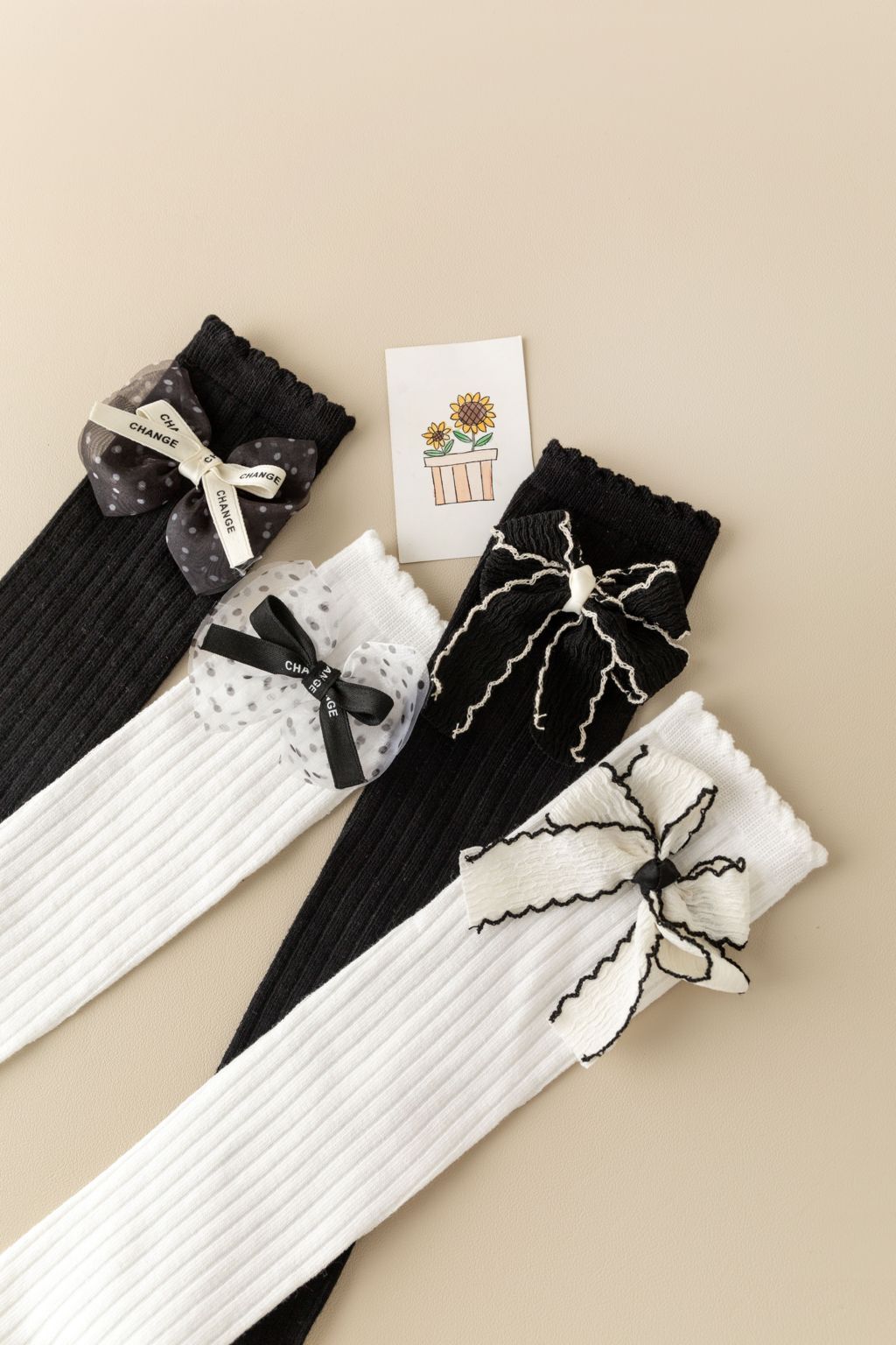 POLKA DOTTED BOW APPLIQUE KNEE LENGTH SOCKS