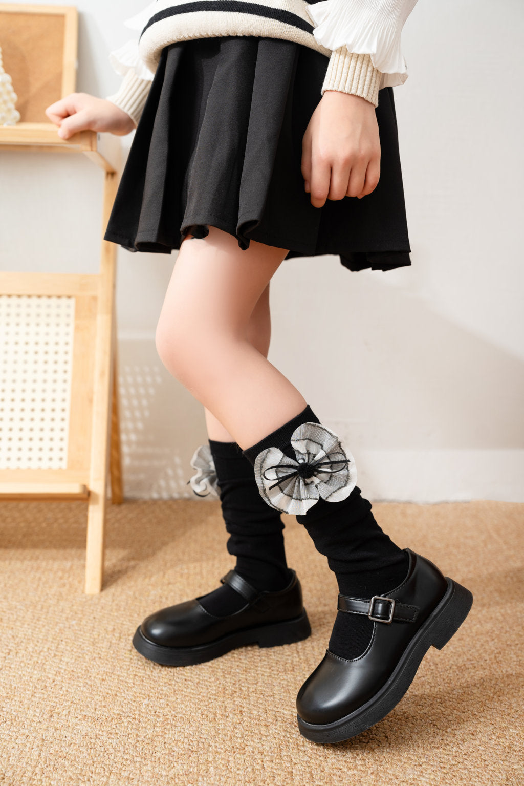 FLOWER APPLIQUE KNEE LENGTH SOCKS