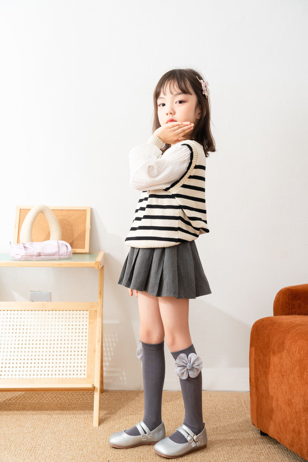 FLOWER APPLIQUE KNEE LENGTH SOCKS