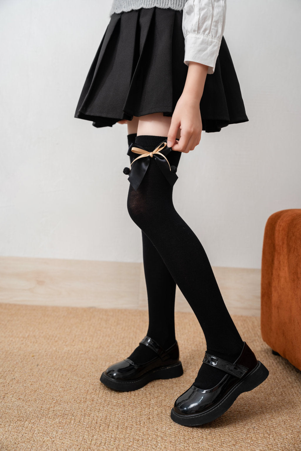 BOW & POM POM APPLIQUE KNEE LENGTH SOCKS