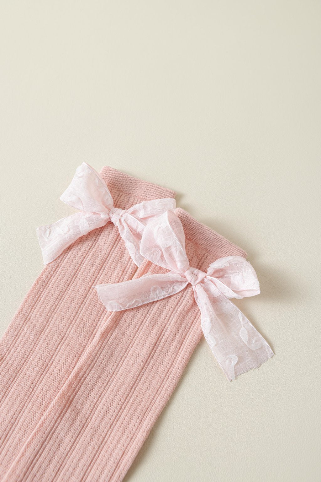 BOW APPLIQUE KNEE LENGTH SOCKS