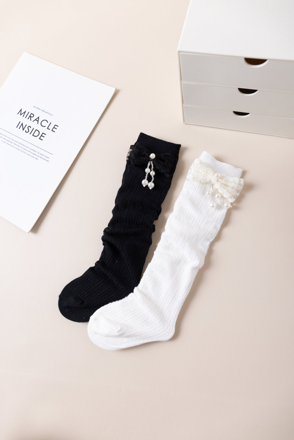 BOW PEARL APPLIQUE KNEE LENGTH SOCKS