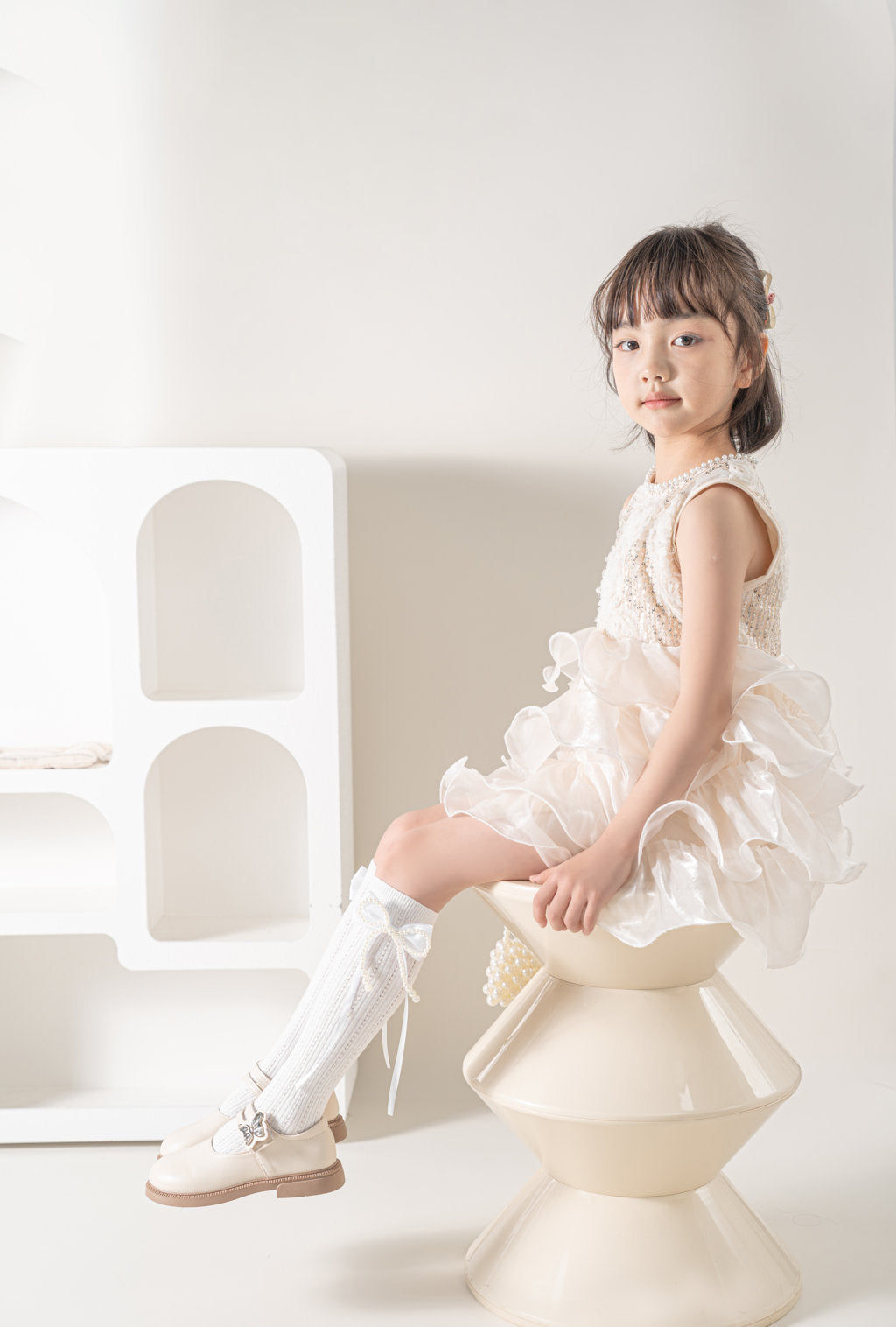PEARL & KNOT DETAILED KNEE LENGTH SOCKS