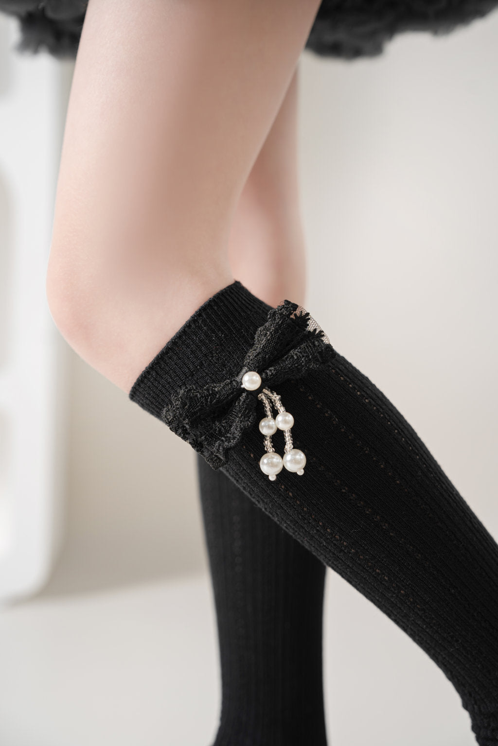 BOW PEARL APPLIQUE KNEE LENGTH SOCKS
