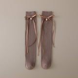 RIBBONED KNOT DETAILED PEARL APPLIQUE KNEE LENGTH SOCKS